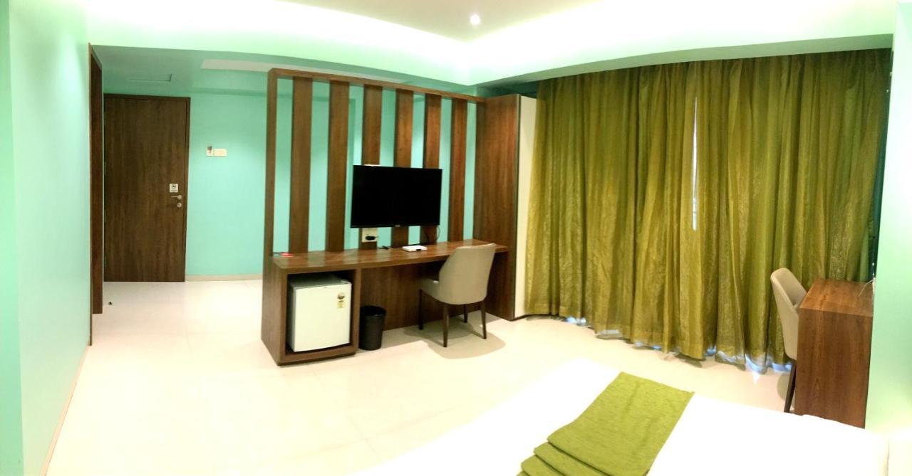 Hotel Seven Oaks Navi Mumbai Luaran gambar
